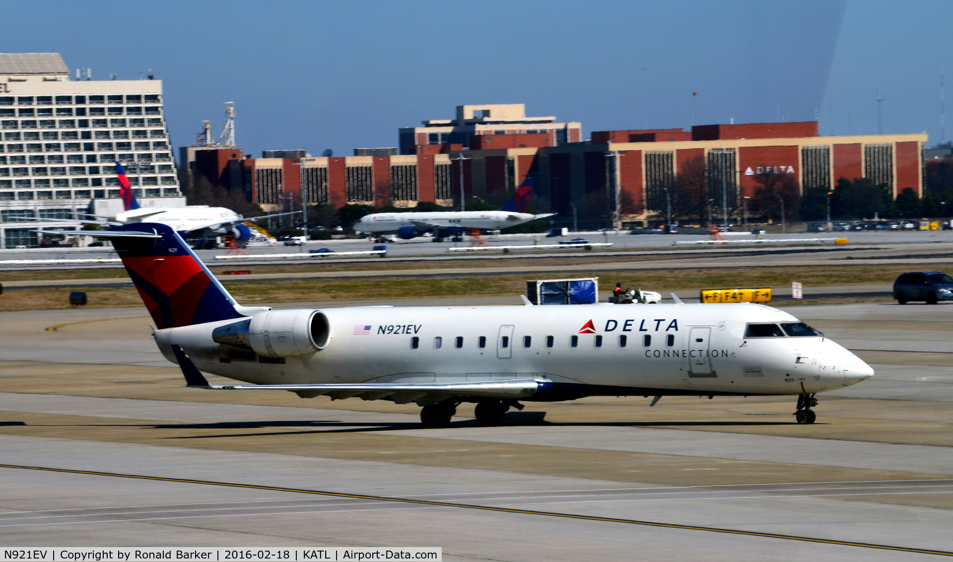 N921EV, 2003 Bombardier CRJ-200ER (CL-600-2B19) C/N 7819, Taxi to gate Atlanta