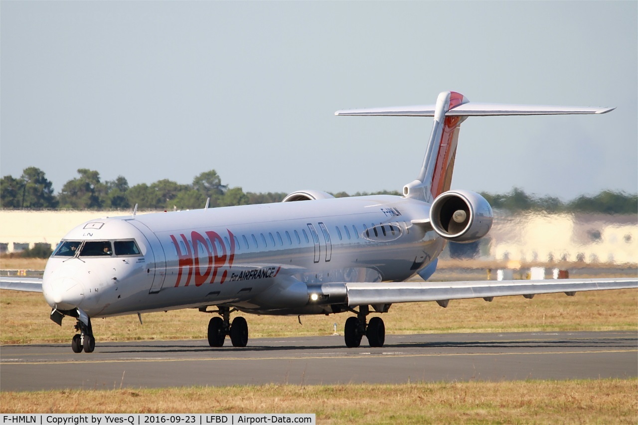 F-HMLN, 2012 Bombardier CRJ-1000EL NG (CL-600-2E25) C/N 19024, Bombardier CRJ-1000EL NG, Taxiing to holding point rwy 05, Bordeaux Mérignac airport (LFBD-BOD)