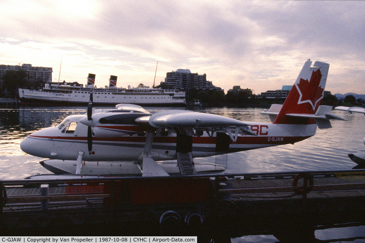 C-GJAW, 1968 De Havilland Canada DHC-6-200 Twin Otter C/N 176, Air BC De Havilland Canada DHC-6-200 Twin-Otter moored at the Vancouver Harbour Water Airport, BC, Canada, 1987