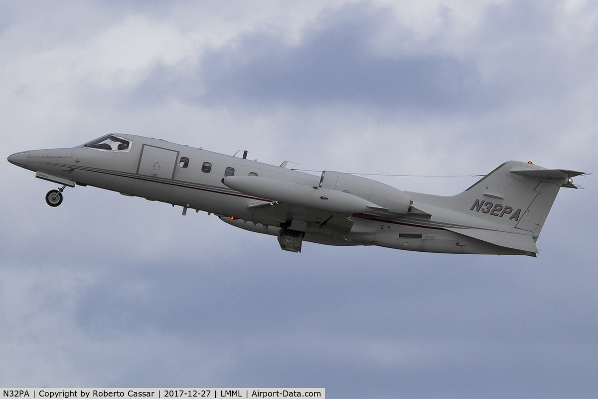 N32PA, 1976 Gates Learjet 36A C/N 025, Runway 31