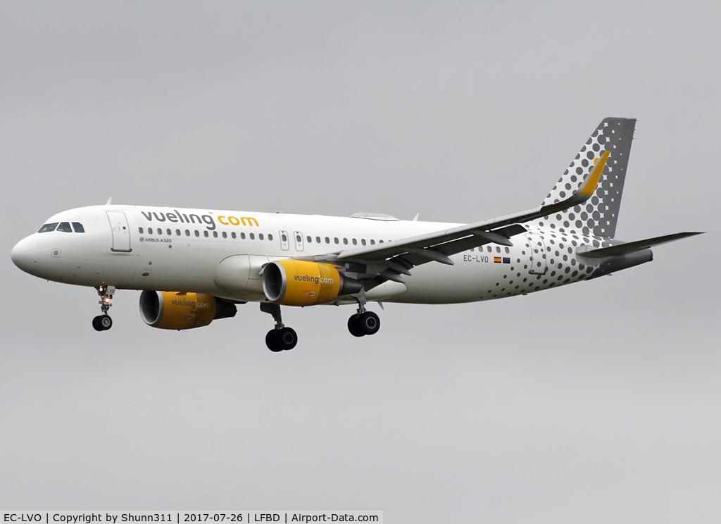 EC-LVO, 2013 Airbus A320-214 C/N 5533, Landing rwy 23