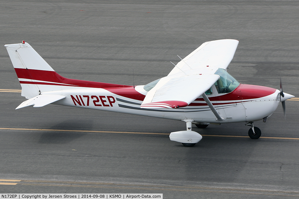 N172EP, 1976 Cessna 172N C/N 17267932, KSMO