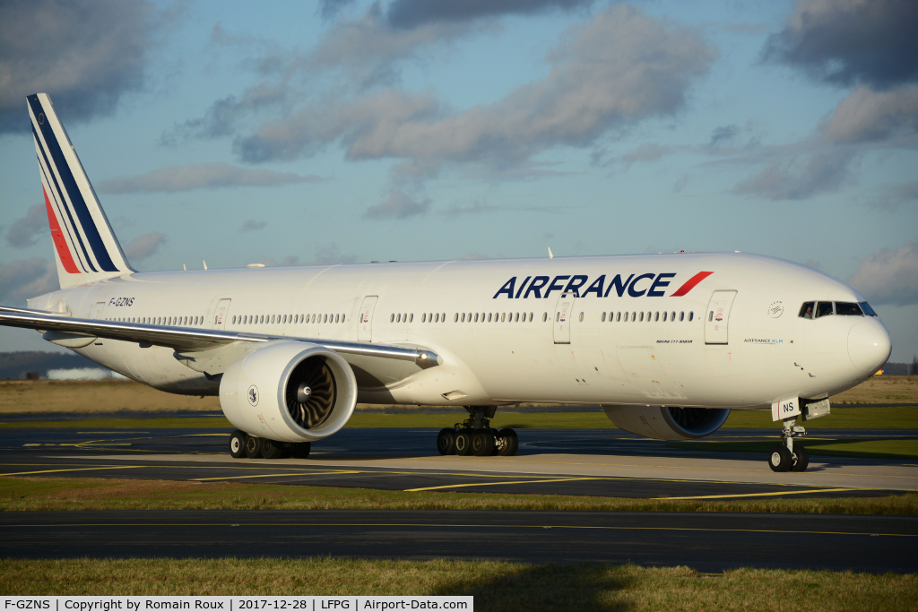 F-GZNS, 2015 Boeing 777-328/ER C/N 39970, Taxiing