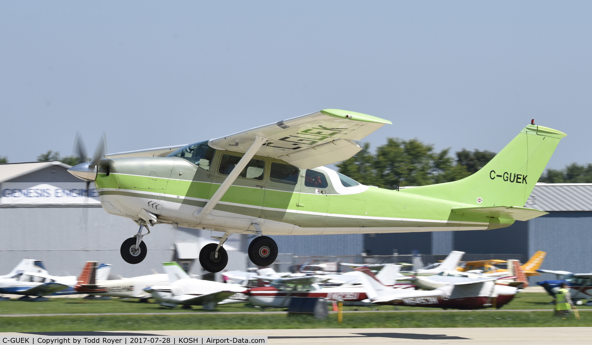 C-GUEK, Cessna P206D Super Skylane C/N P2060564, Airventure 2017
