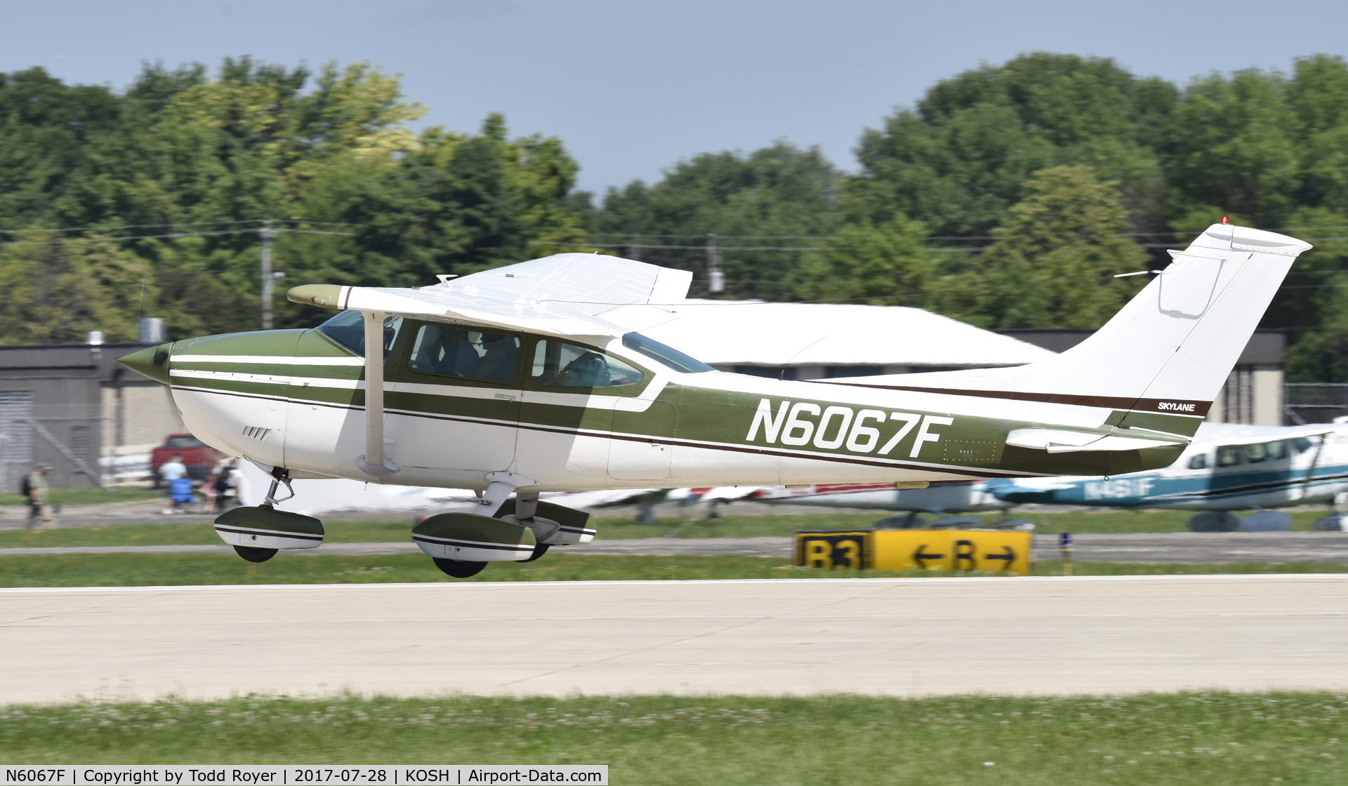 N6067F, 1975 Cessna 182P Skylane C/N 18264083, Airventure 2017