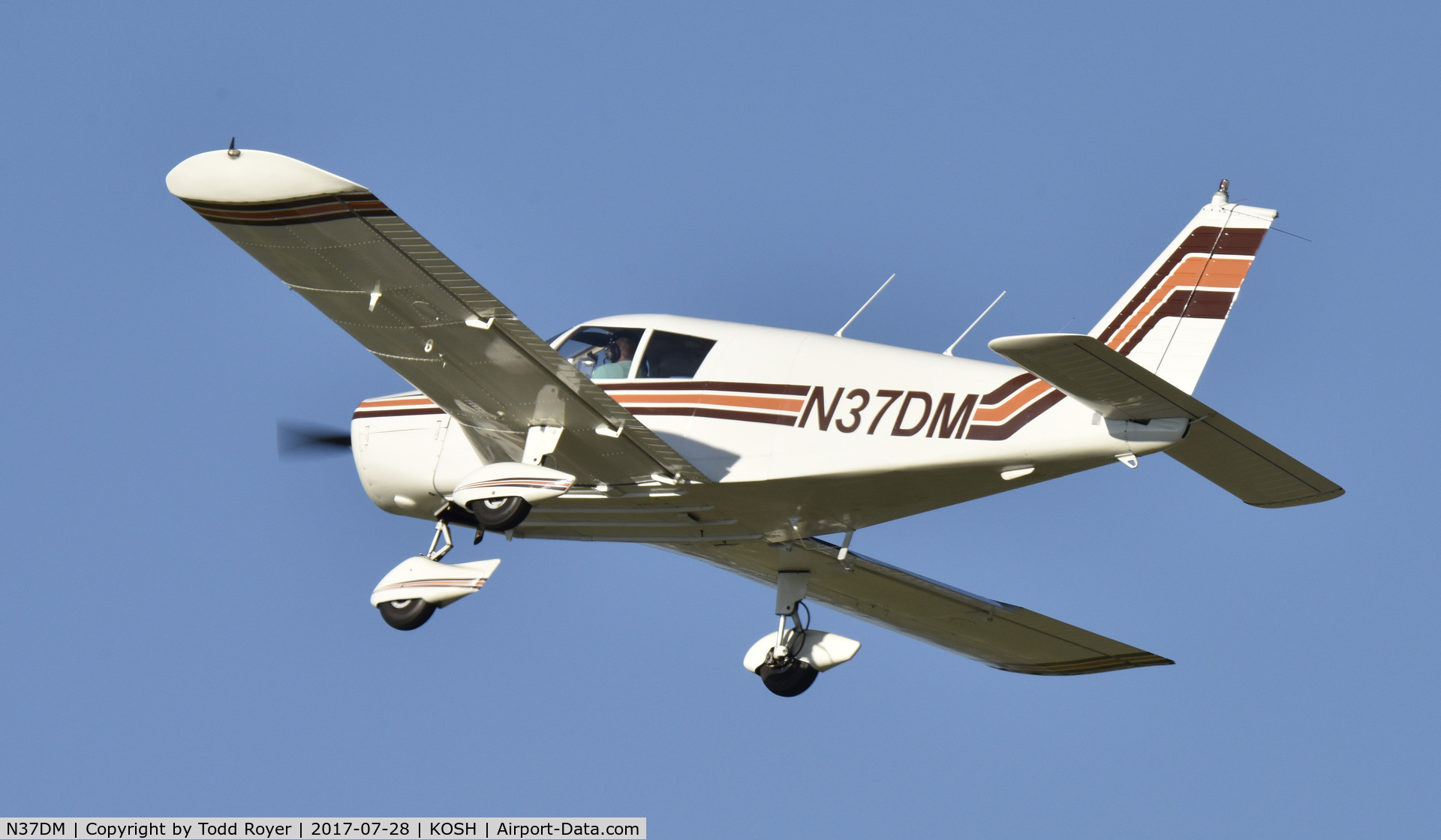 N37DM, 1968 Piper PA-28-140 Cherokee C/N 28-25245, Airventure 2017