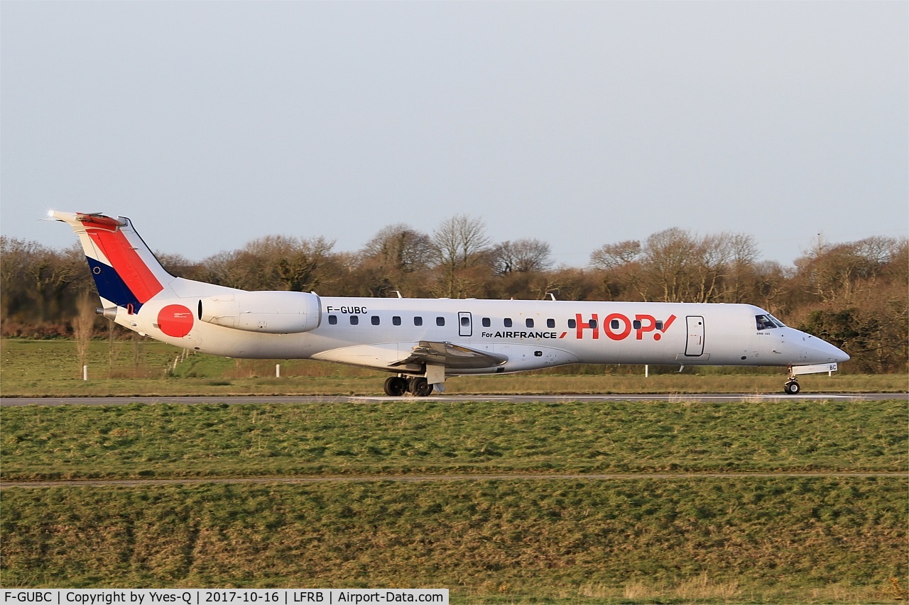 F-GUBC, 2002 Embraer ERJ-145LR (EMB-145LR) C/N 145556, Embraer ERJ-145LR, Taxiing to holding point rwy 25L, Brest-Bretagne airport (LFRB-BES)