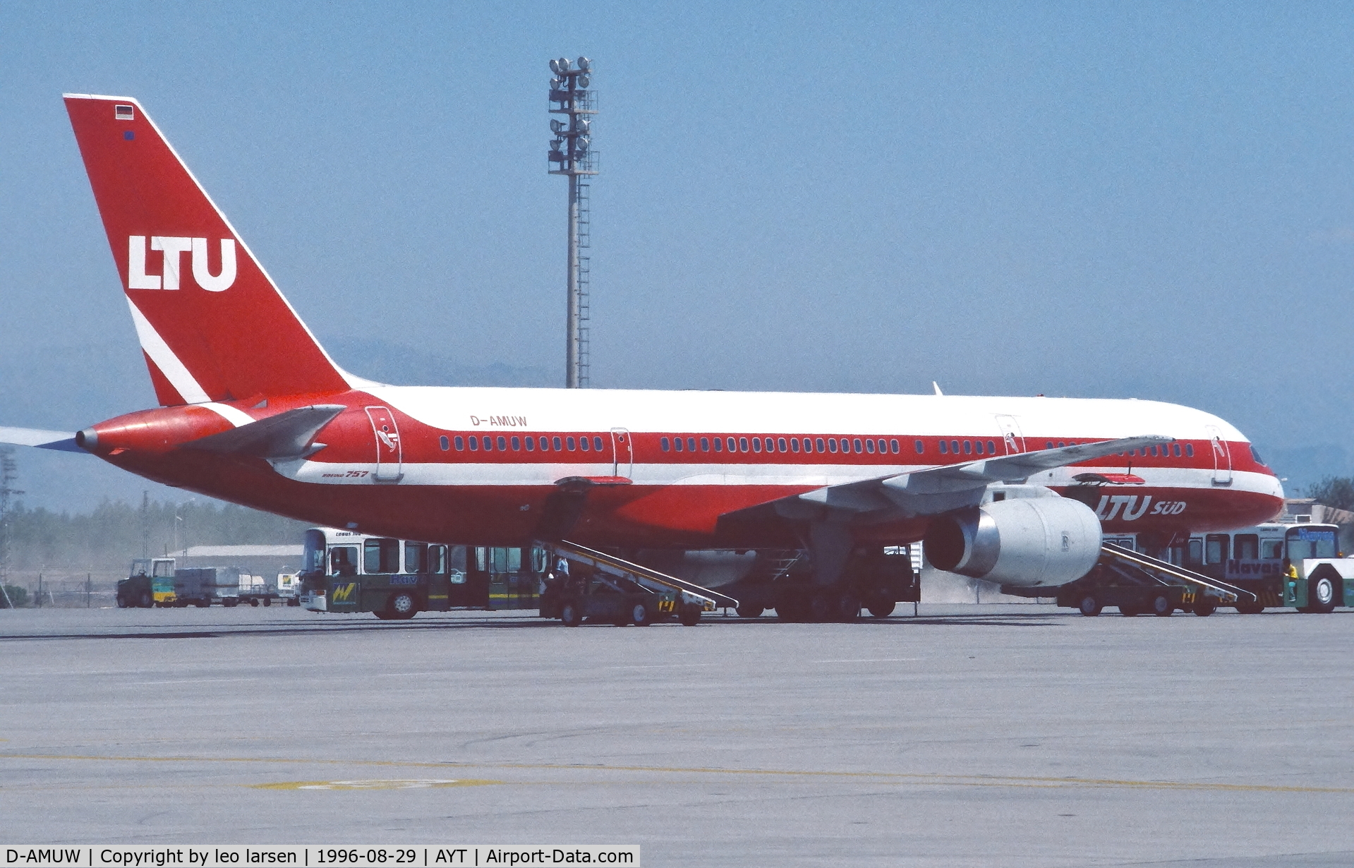 D-AMUW, 1987 Boeing 757-2G5 C/N 23929, Antalya 29.8.1996