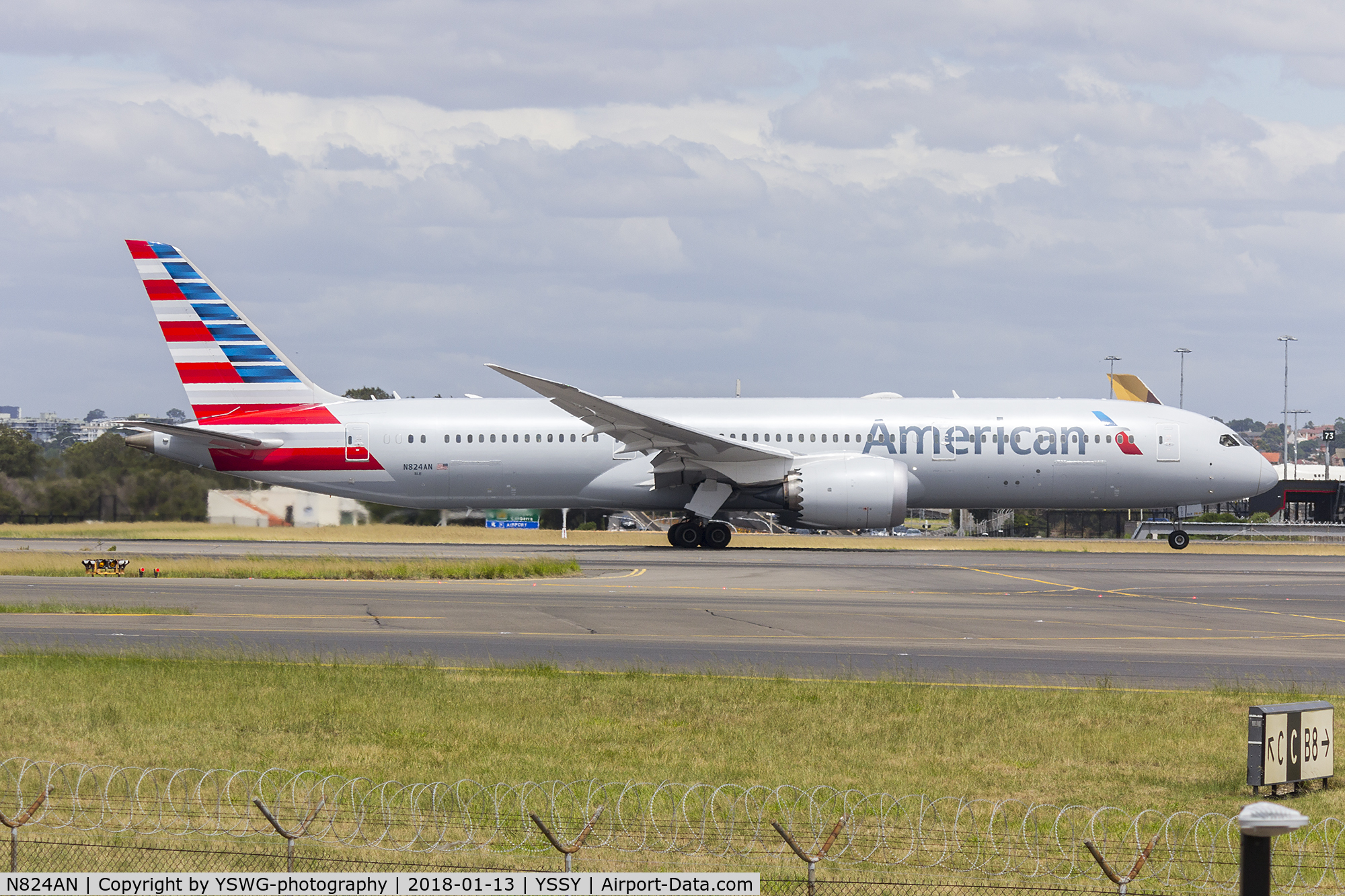 N824AN, 2017 Boeing 787-9 Dreamliner C/N 40643, American Airlines (N824AN) Boeing 787-9 Dreamliner departing Sydney Airport