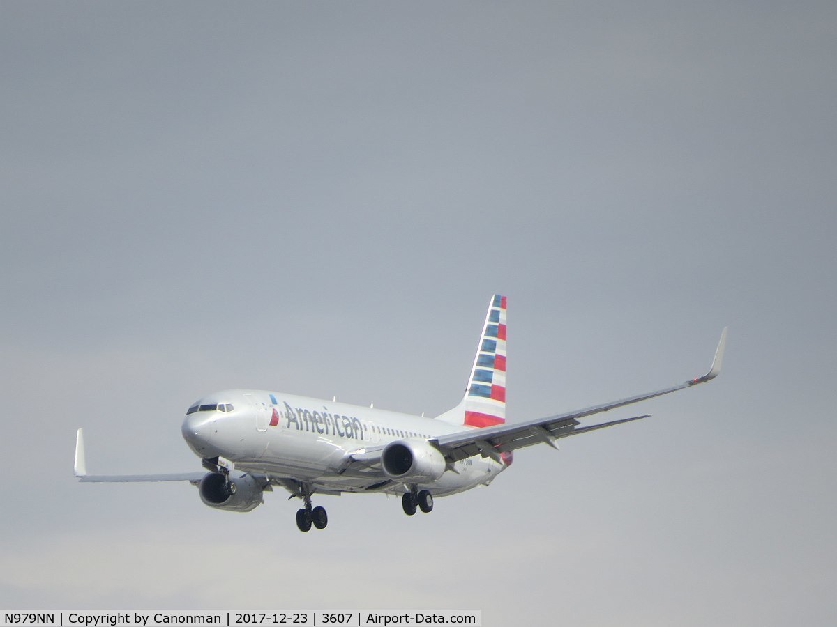 N979NN, 2015 Boeing 737-823 C/N 31228, Landing