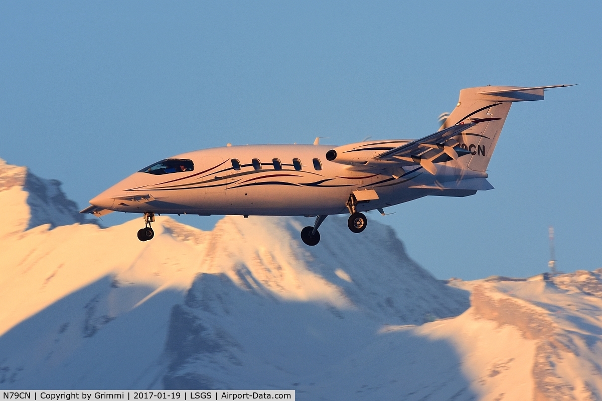 N79CN, 2003 Piaggio P-180 Avanti C/N 1061, arriving in the hivernal late afternoon in magnificient light