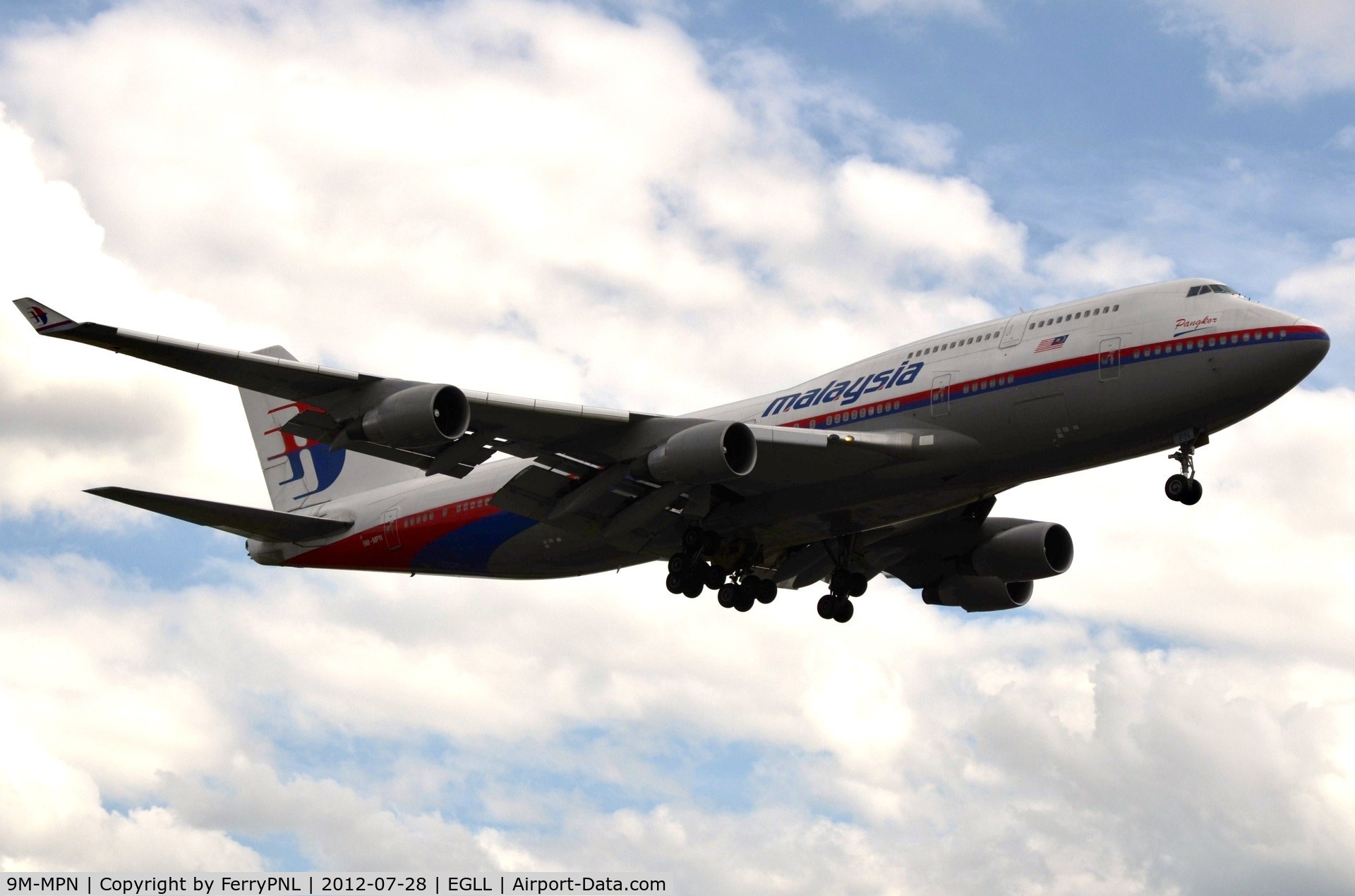 9M-MPN, 2000 Boeing 747-4H6 C/N 28432, Arrival of MH B744 in LHR