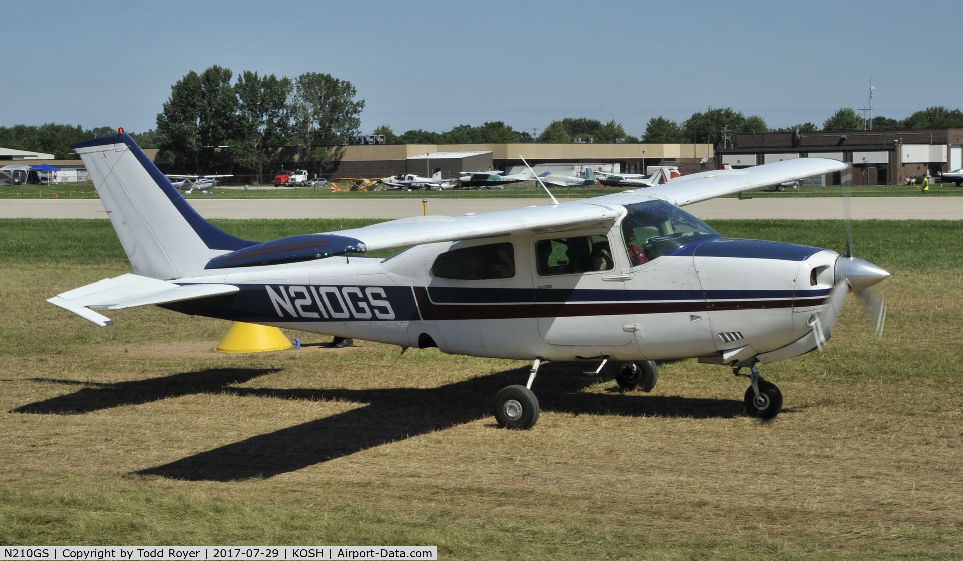 N210GS, 1976 Cessna 210L Centurion C/N 21061283, Airventure 2017