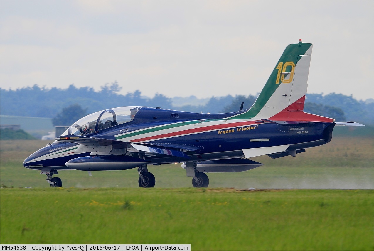 MM54538, Aermacchi MB-339PAN C/N 6759/154/AA070, Italian Air Force Aermacchi MB-339PAN, N°10 of Frecce Tricolori Aerobatic Team 2016, Landing rwy 24, Avord Air Base 702 (LFOA) Open day 2016