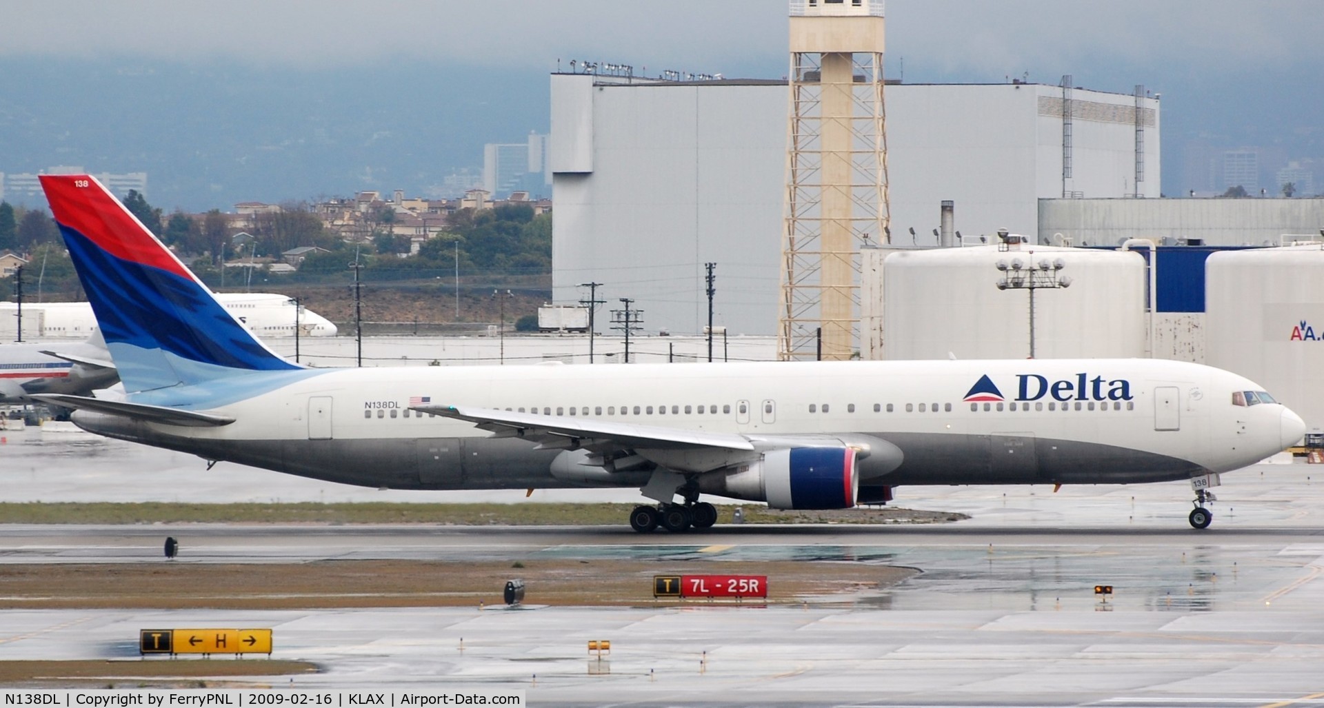 N138DL, 1991 Boeing 767-332 C/N 25409, Delta B763 landing in a rainy LAX. Aircraft WFU and stored in MZJ 2016.