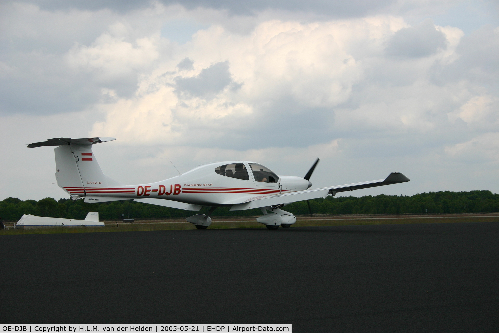 OE-DJB, 2004 Diamond DA-40D Diamond Star C/N D4.113, OE-DJB for aerotow trials with glider Mosquito b (PH-857)