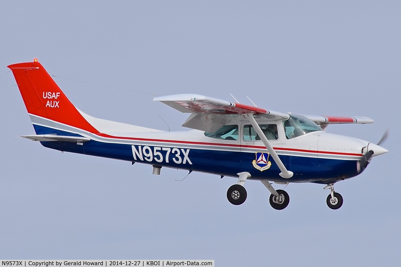 N9573X, 1986 Cessna 182R Skylane C/N 18268558, Landing RWY 10R.