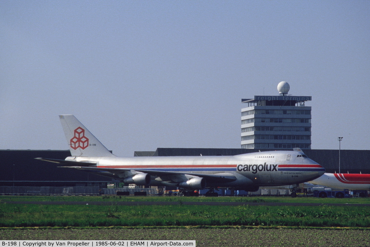 B-198, 1980 Boeing 747-2R7F C/N 22390, Cargolux Boeing 747-2R7F freighter taxiing at Schiphol airport, the Netherlands, 1985