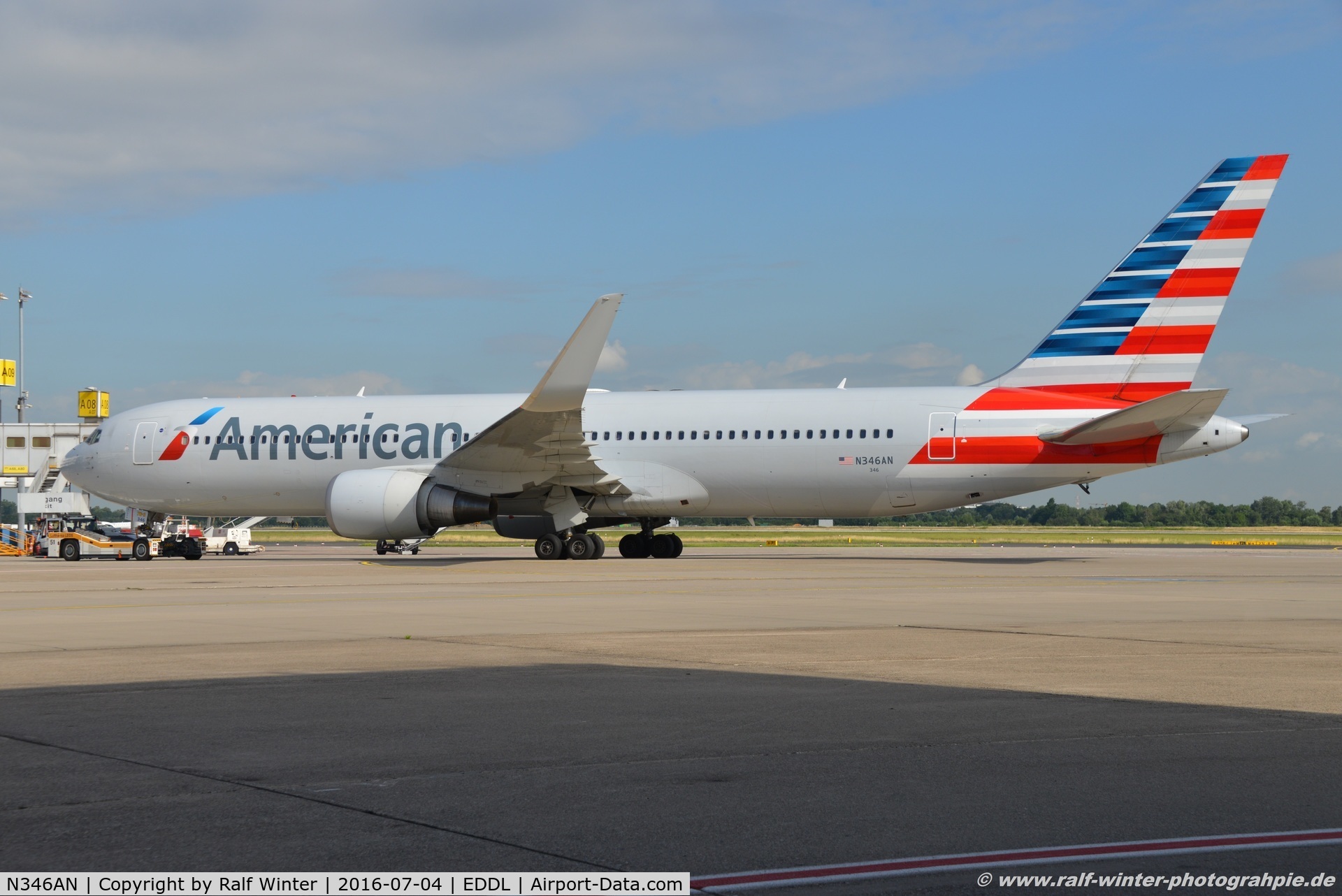 N346AN, 2003 Boeing 767-323 C/N 33085, Boeing 767-323ER - AA AAL American Airlines - 33085 - N346AN - 04.07.2016 - DUS