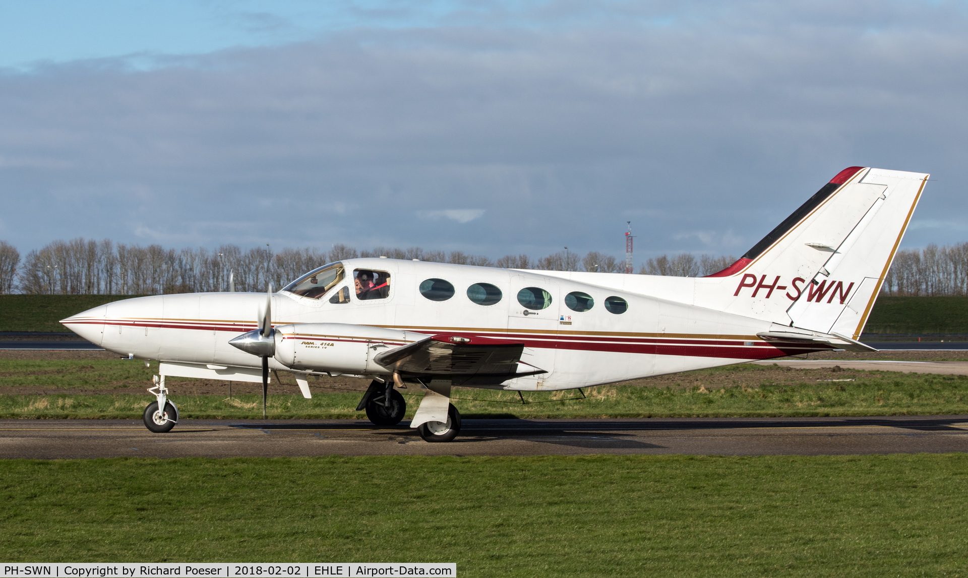 PH-SWN, 1979 Cessna 414A Chancellor C/N 414A0420, Taxiing at Lelystad