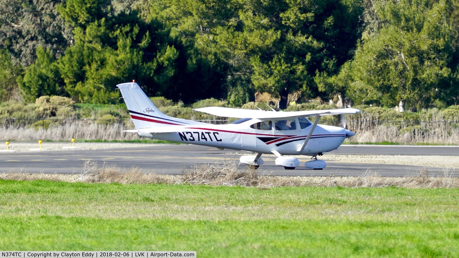 N374TC, 1998 Cessna 182S Skylane C/N 18280374, Livermore Airport California 2018.