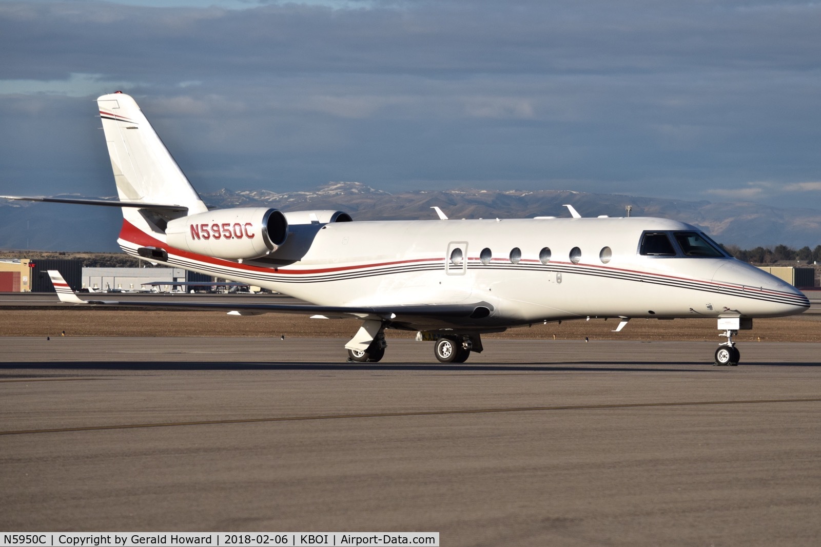 N5950C, 2006 Israel Aircraft Industries Gulfstream G150 C/N 213, Taxiing to the north GA ramp.