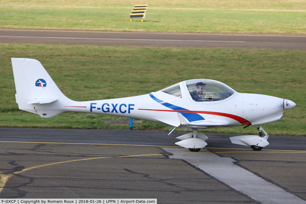 F-GXCF, Aquila A210 (AT01) C/N AT01-127, Taxiing