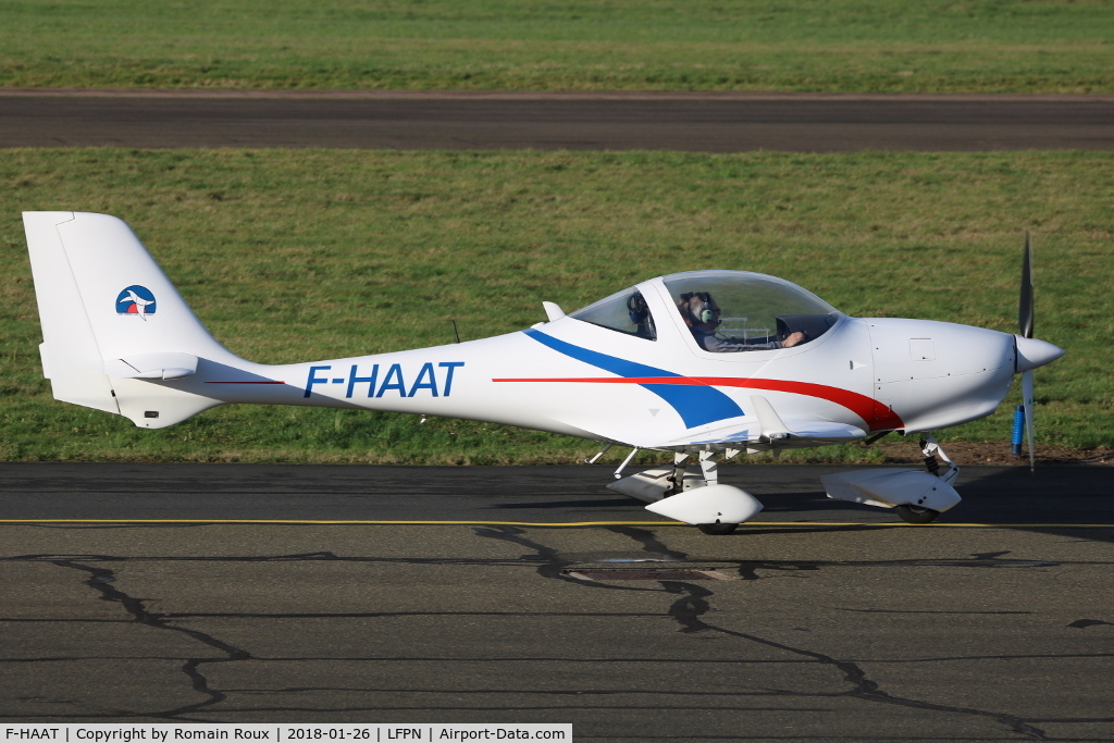 F-HAAT, Aquila A210 (AT01) C/N AT01-130, Taxiing