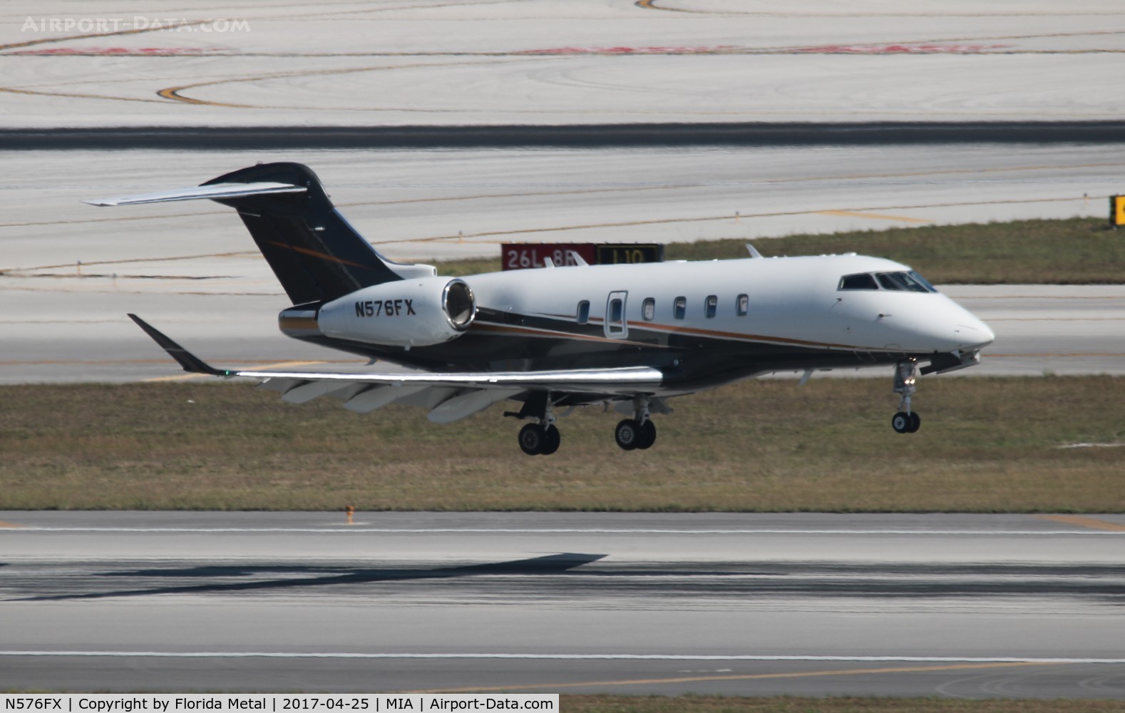 N576FX, 2015 Bombardier Challenger 350 (BD-100-1A10) C/N 20585, Challenger 350