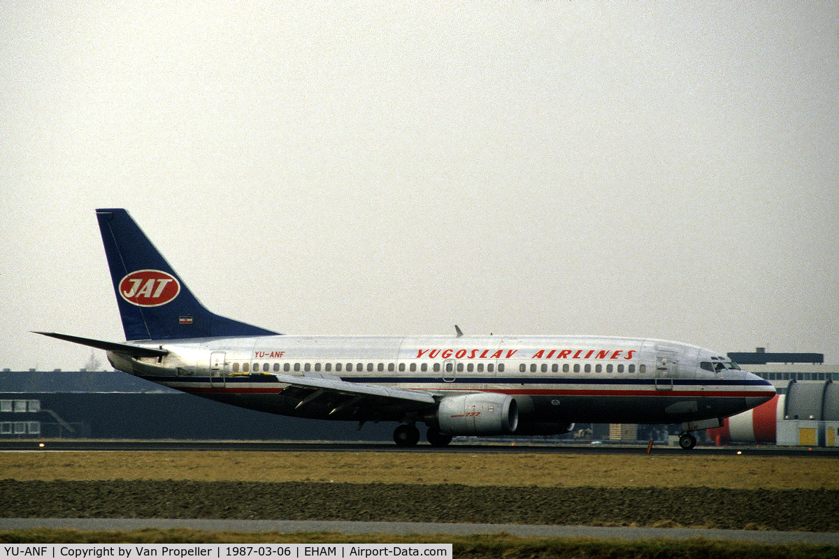 YU-ANF, 1985 Boeing 737-3H9 C/N 23330/1136, JAT Boeing 737-3H9 landing at Schiphol airport, the Netherlands, 1987