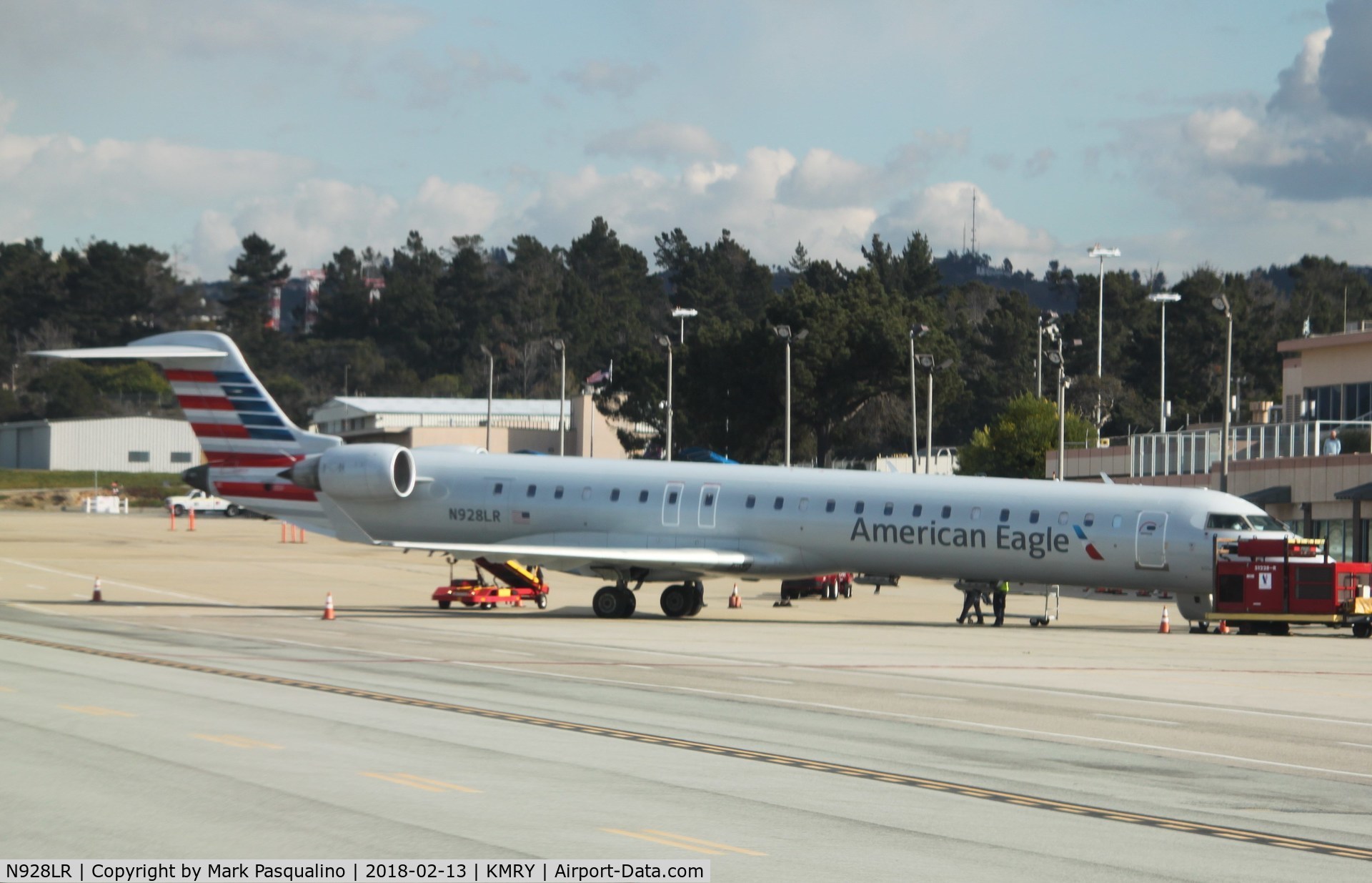 N928LR, 2005 Bombardier CRJ-900ER (CL-600-2D24) C/N 15028, CL-600-2D24