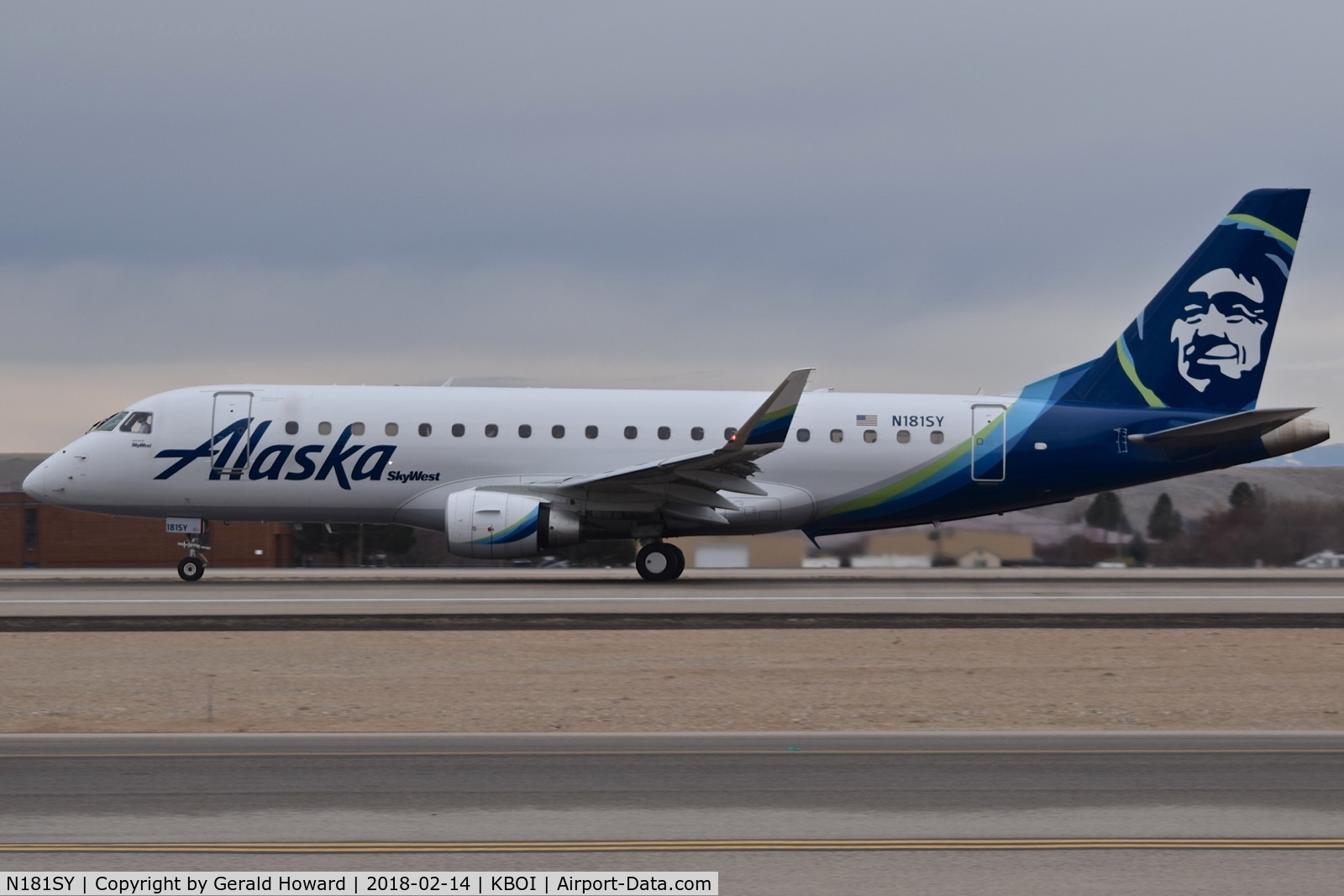 N181SY, 2016 Embraer 175LR (ERJ-170-200LR) C/N 17000574, Take off roll on RWY 10L.