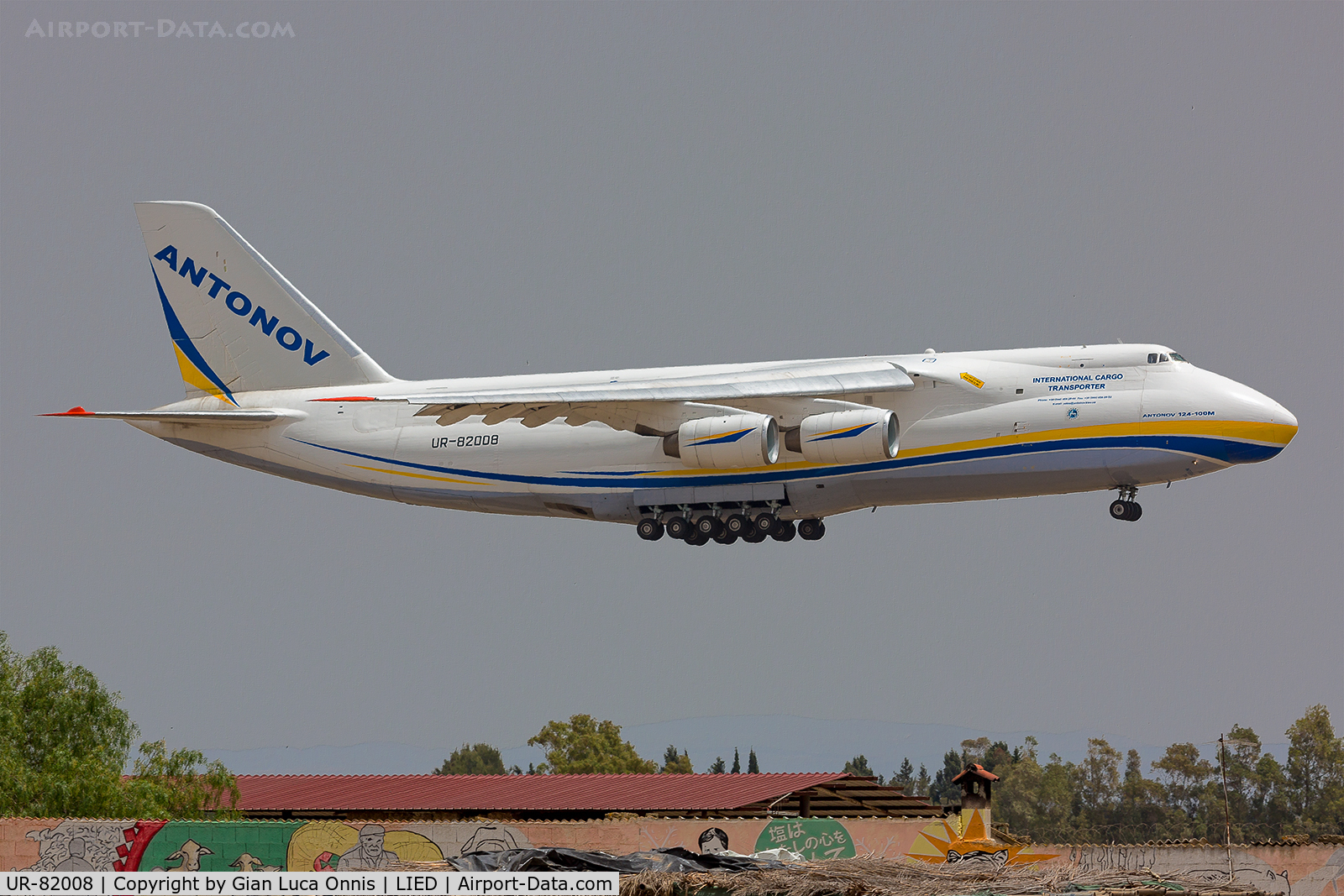 UR-82008, 1986 Antonov An-124-100M Ruslan C/N 19530501006, LANDING