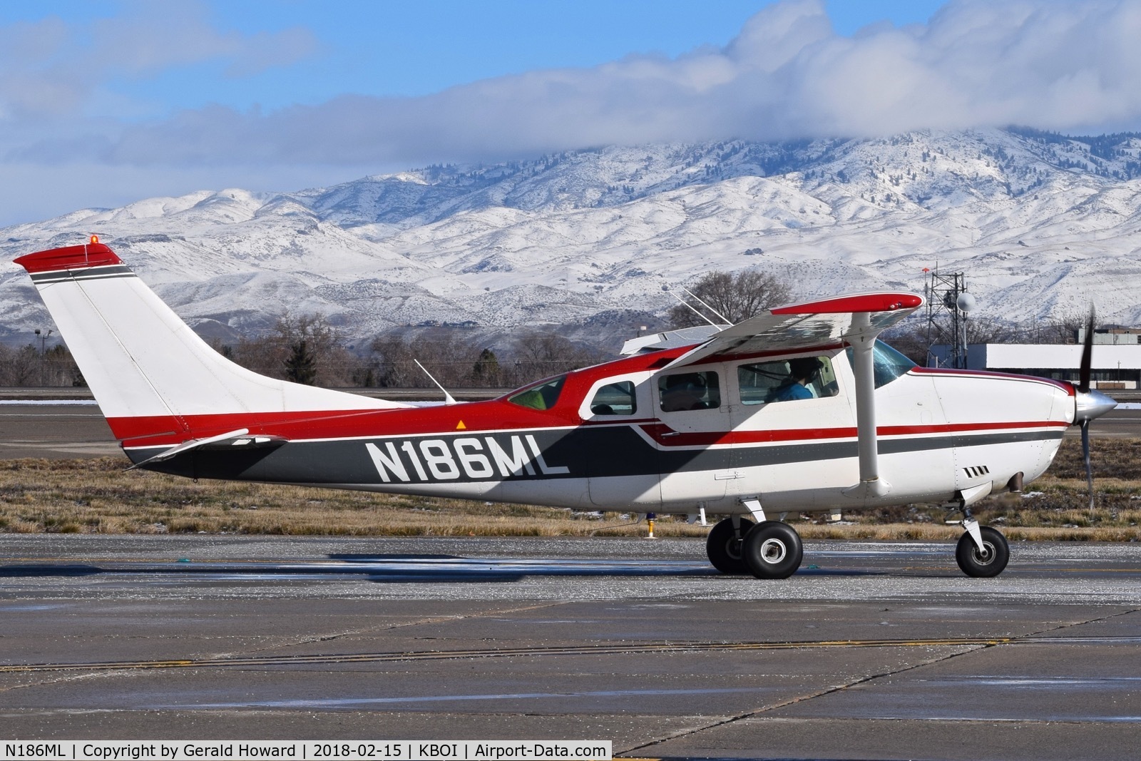 N186ML, 1974 Cessna TU206F Turbo Stationair C/N U20602644, Taxiing on Bravo for RWY 28L.