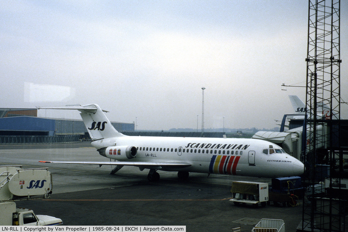 LN-RLL, 1968 Douglas DC-9-21 C/N 47301, SAS Douglas DC-9-21 at Copenhagen Kastrup airport, Denmark, 1985