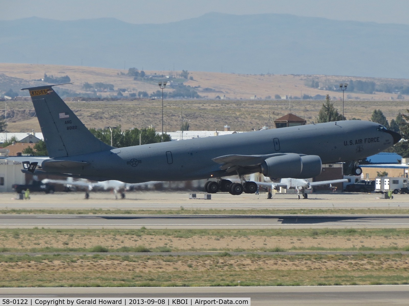 58-0122, 1958 Boeing KC-135R Stratotanker C/N 17867, Departing BOI.  190th ARW, Kansas ANG.