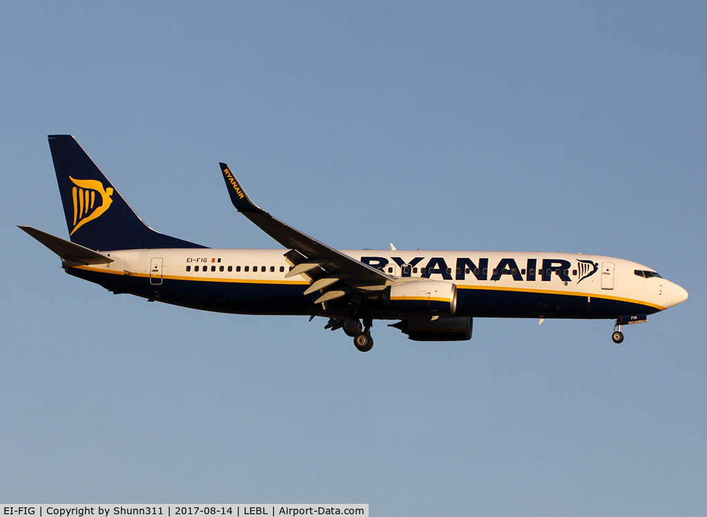 EI-FIG, 2015 Boeing 737-8AS C/N 44698, Landing rwy 25R