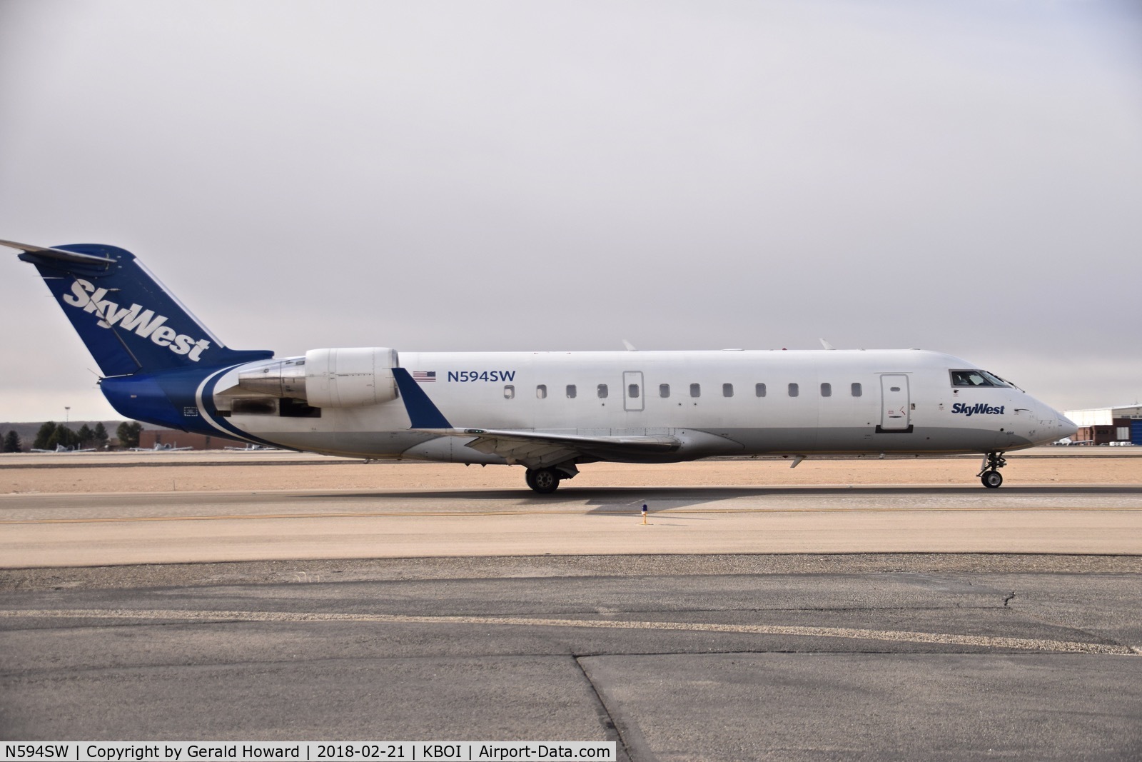 N594SW, 1999 Bombardier CRJ-100ER (CL-600-2B19) C/N 7285, Taxiing to RWY 10L.