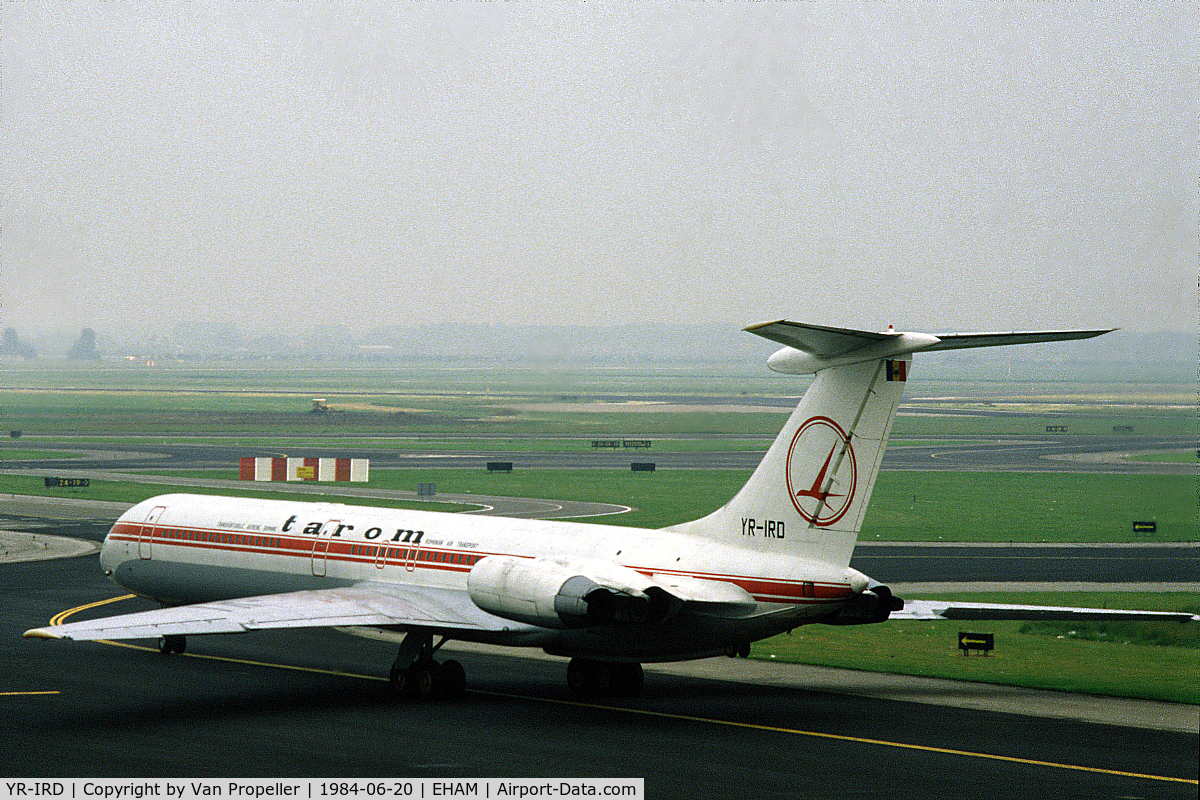 YR-IRD, 1977 Ilyushin Il-62M C/N 4727546, Tarom Ilyushin Il-62M taxiing at Schiphol airport, the Netherlands, 1984