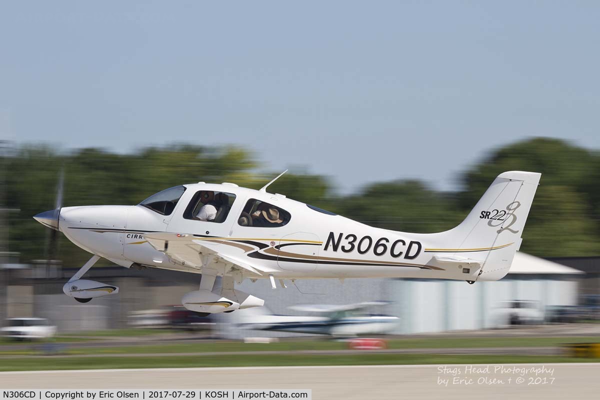 N306CD, 2005 Cirrus SR22 G2 C/N 1355, Cirrus SR22 departing Airventure.