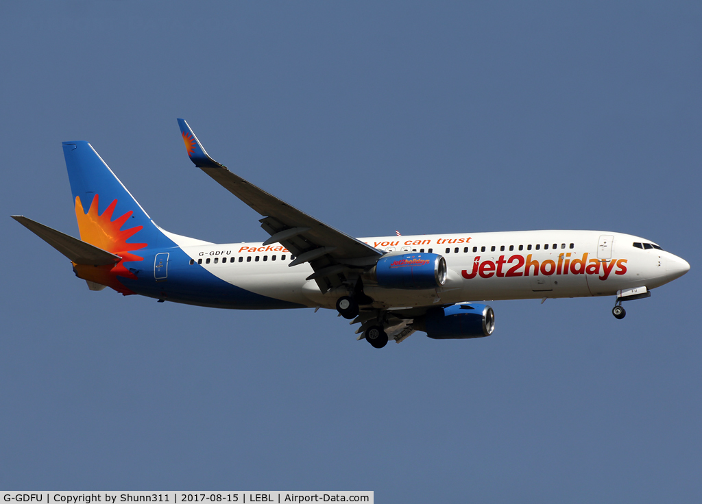 G-GDFU, 2001 Boeing 737-8K5 C/N 30416, Landing rwy 07L in Jet2 Holidays c/s