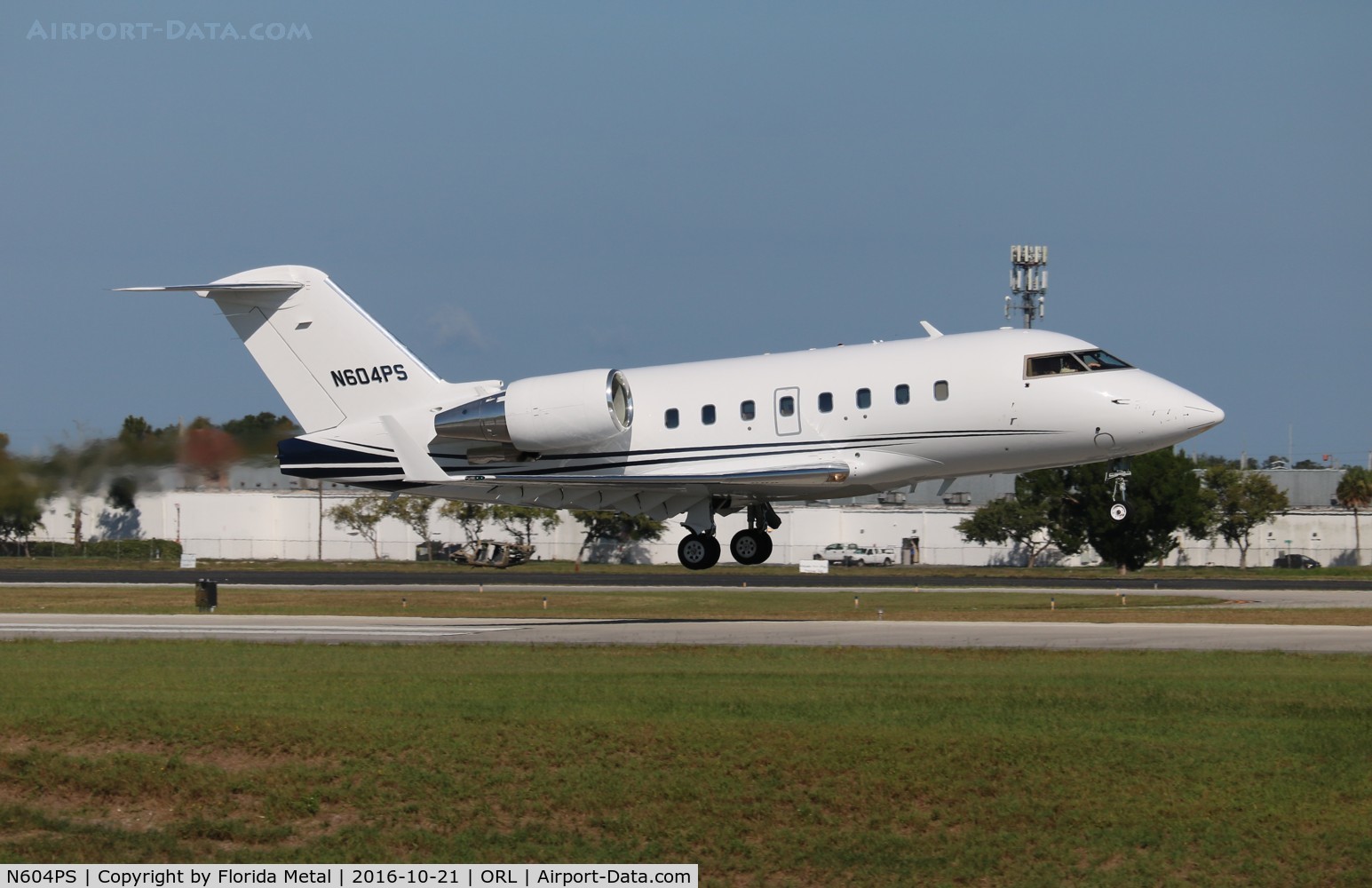 N604PS, 2000 Bombardier Challenger 604 (CL-600-2B16) C/N 5447, Challenger 604