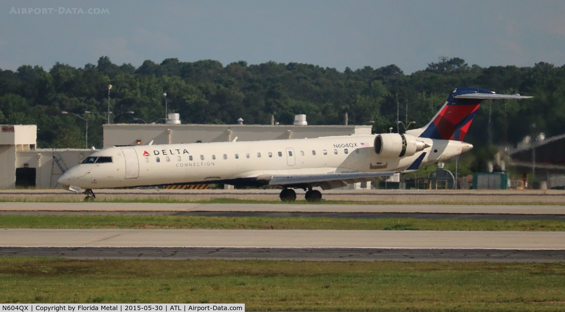 N604QX, 2001 Bombardier CRJ-701 (CL-600-2C10) Regional Jet C/N 10019, Delta Connection