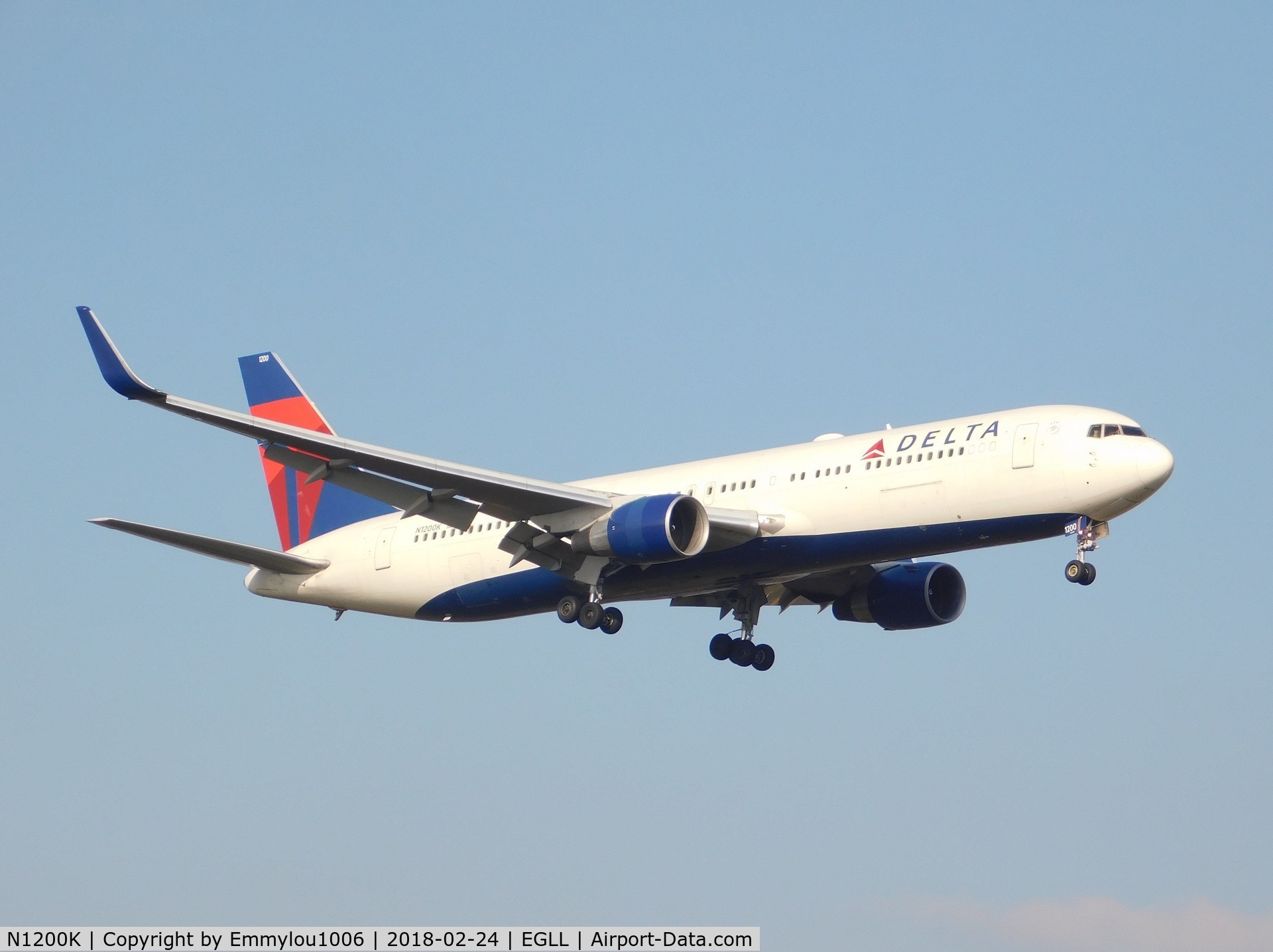 N1200K, 1998 Boeing 767-332 C/N 28457, FROM TERMINAL 5