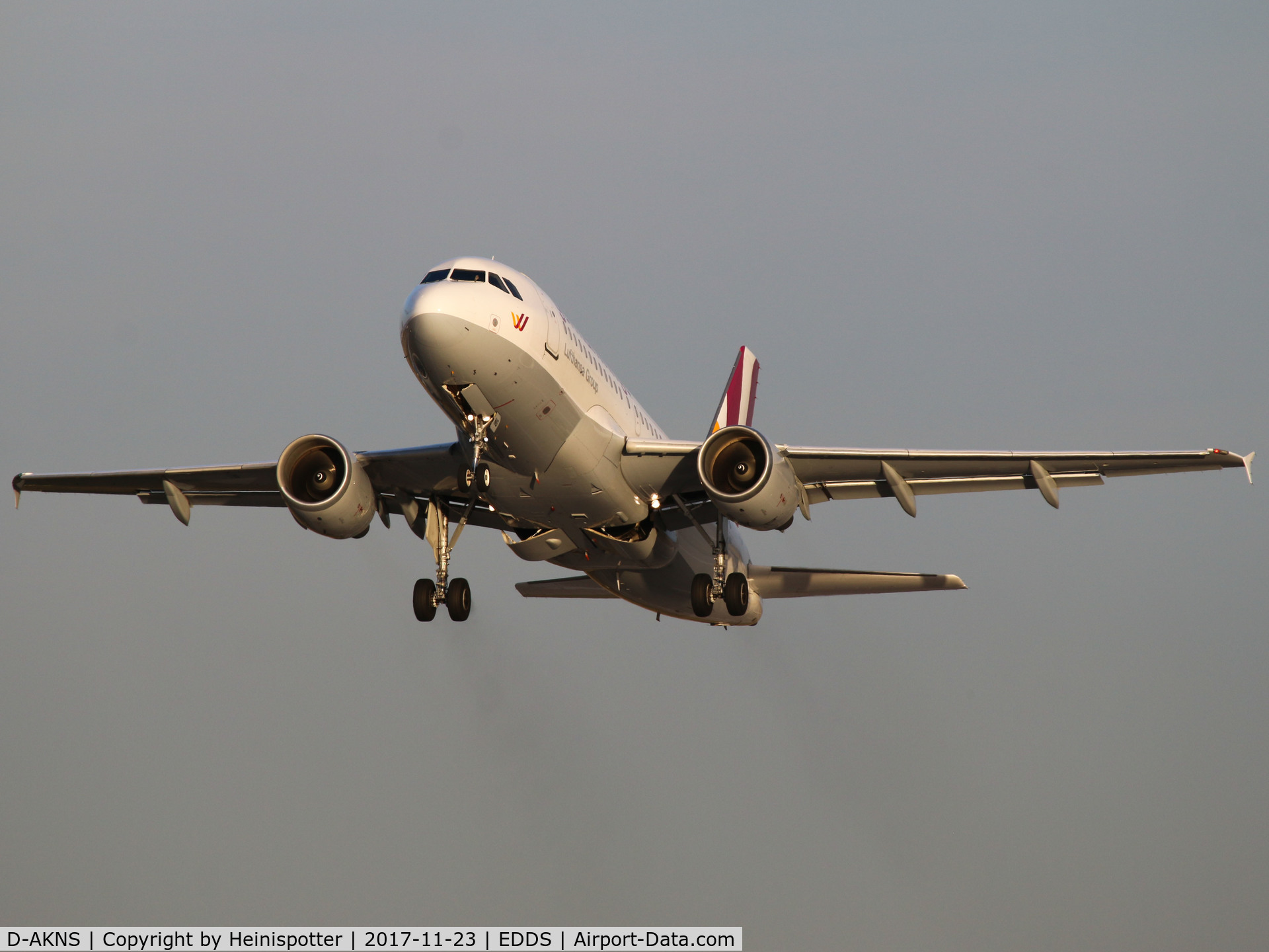 D-AKNS, 2000 Airbus A319-112 C/N 1277, D-AKNS at Stuttgart Airport.