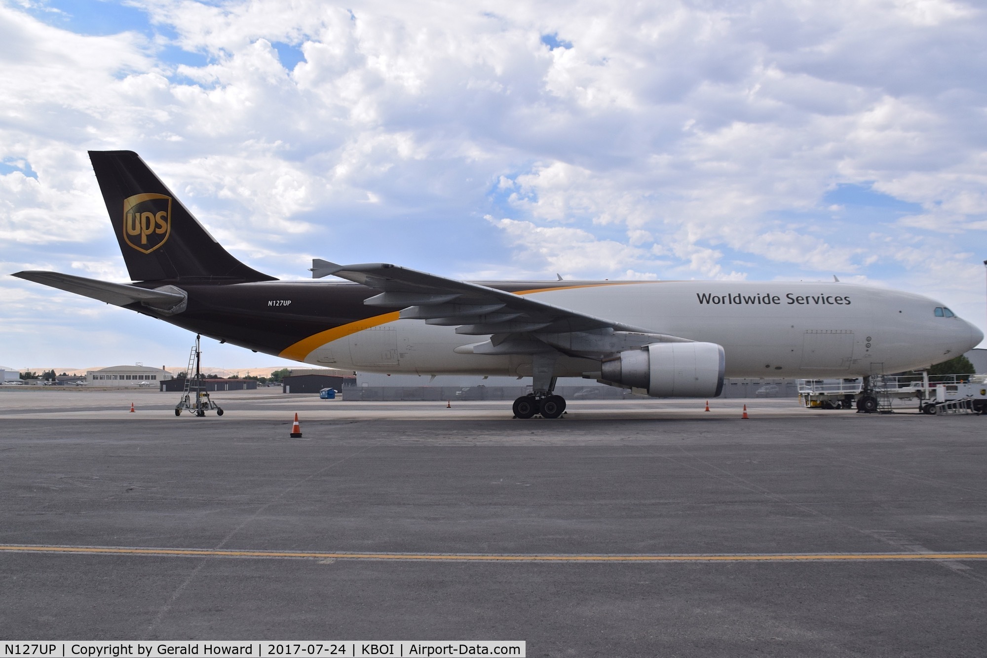 N127UP, 2000 Airbus A300F4-622R C/N 0811, Parked on the UPS ramp.