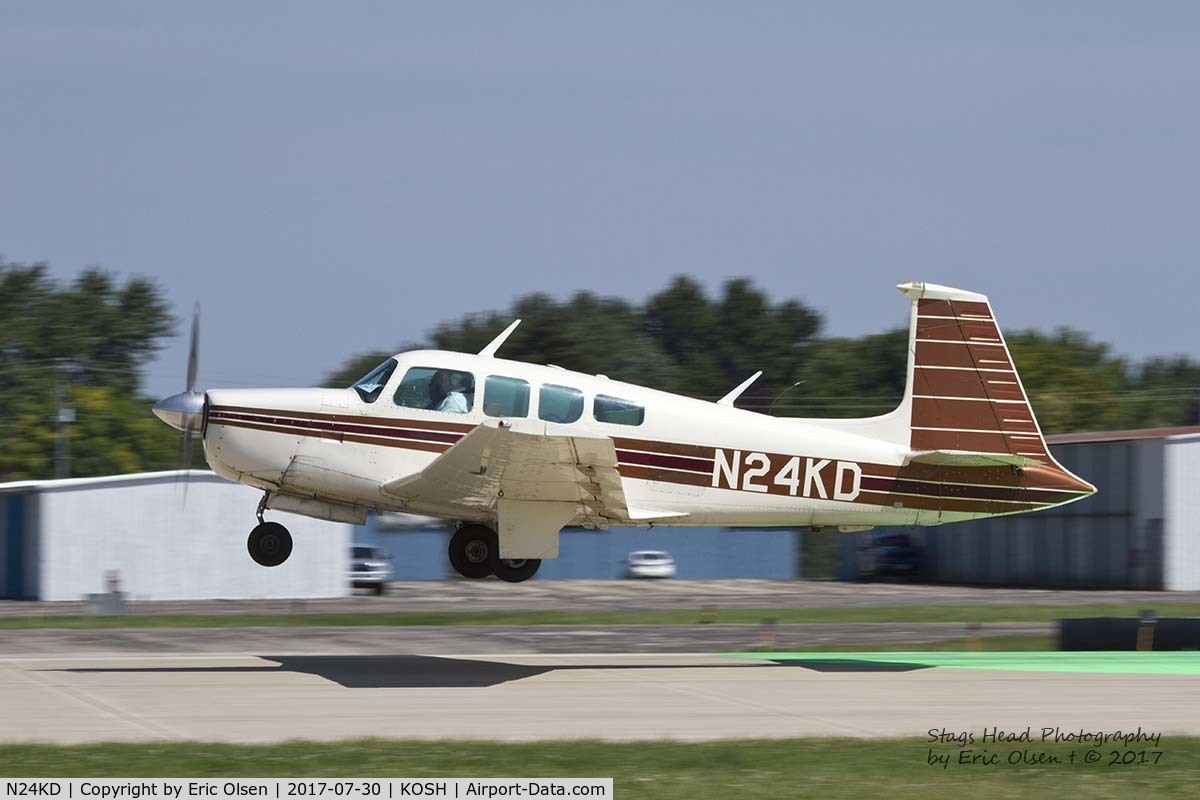 N24KD, 1970 Mooney M20F Executive C/N 700047, Mooney M20 departing Airventure