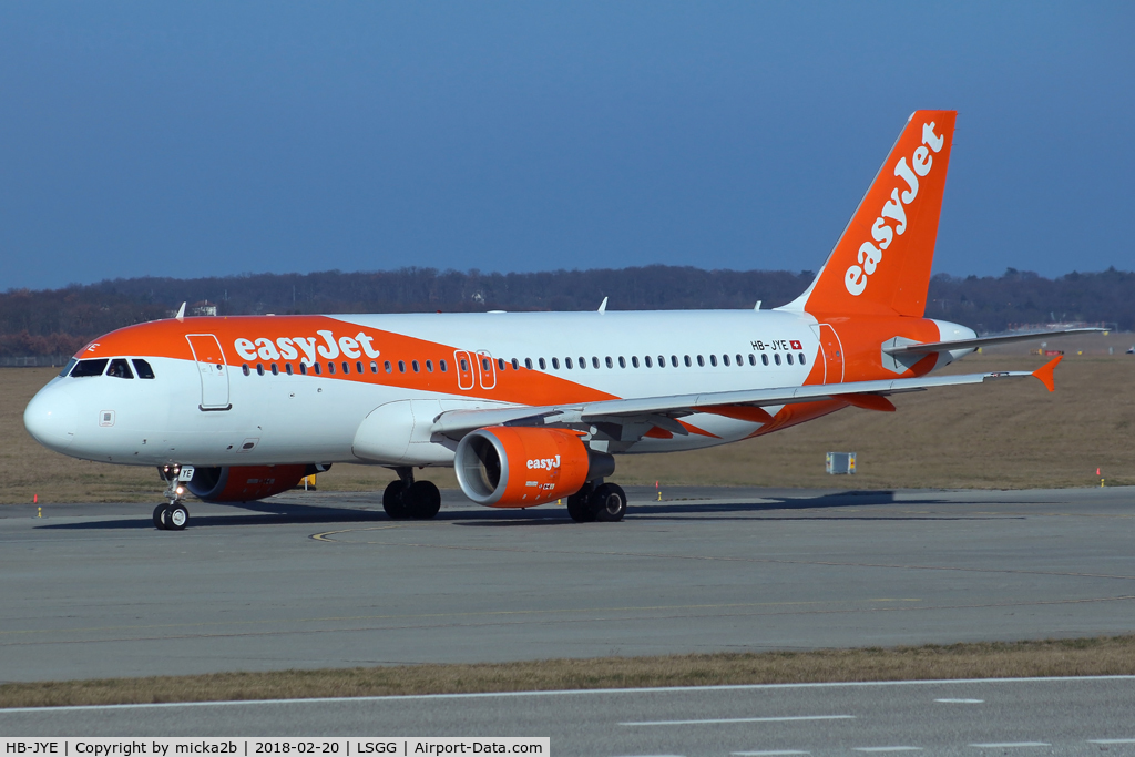 HB-JYE, 2009 Airbus A320-214 C/N 4006, Taxiing