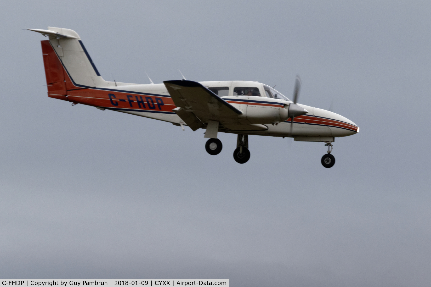 C-FHDP, 1980 Piper PA-44-180 Seminole C/N 44-8095022, Landing