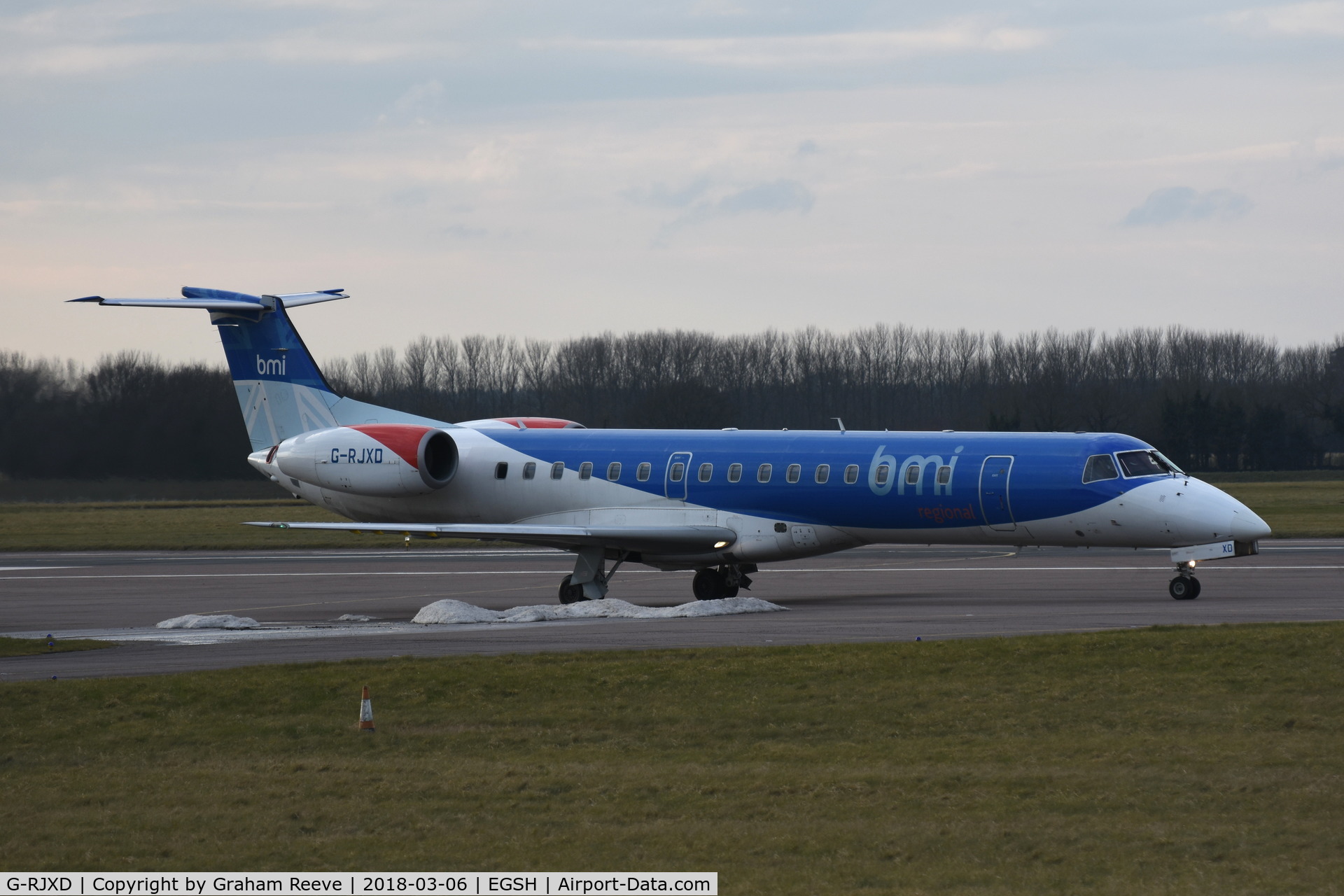 G-RJXD, 2000 Embraer EMB-145EP (ERJ-145EP) C/N 145207, Departing from Norwich.